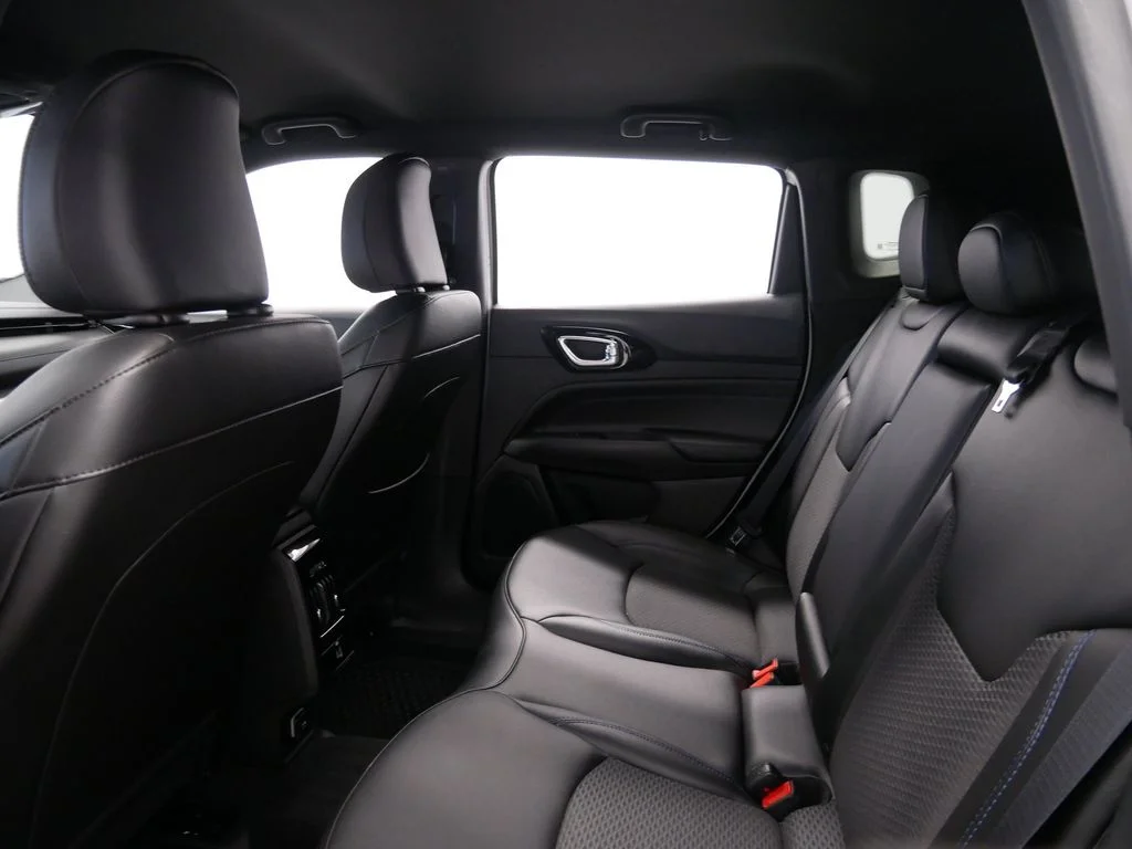 New 2026 Bright White Clearcoat Jeep Latitude image 14