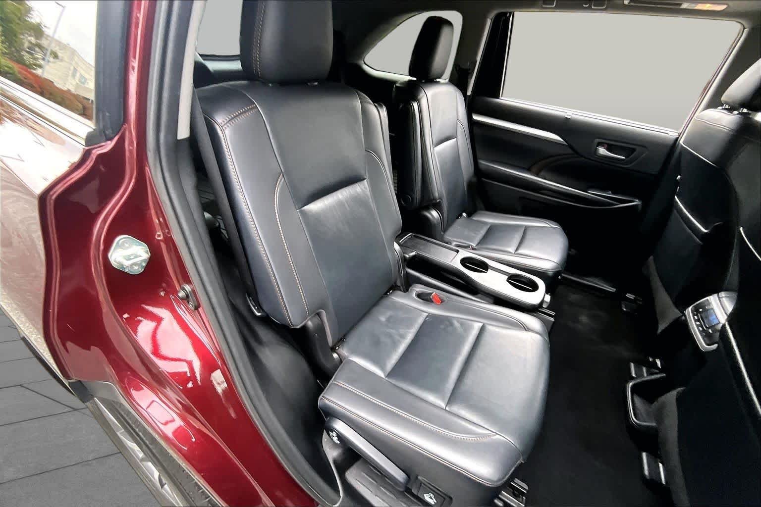 Used 2019 Ooh La La Rouge Mica Toyota XLE image 21