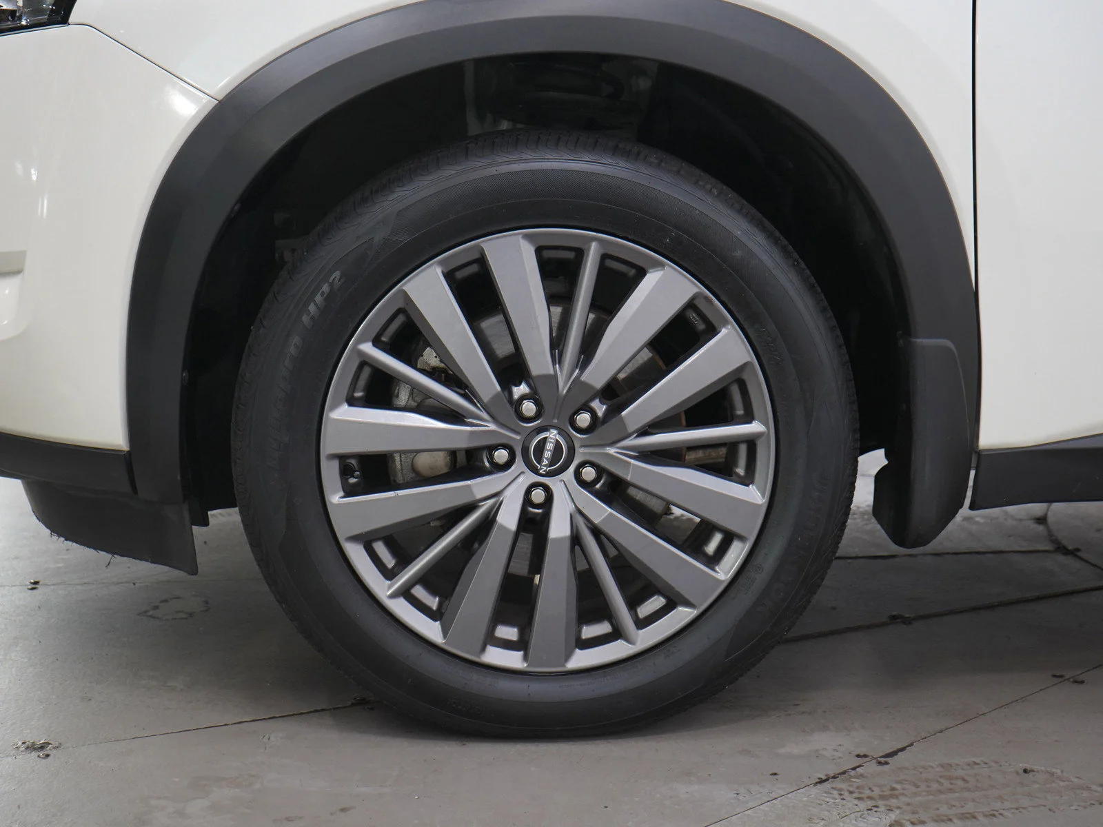 Used 2023 Pearl White Tricoat Nissan SL image 31