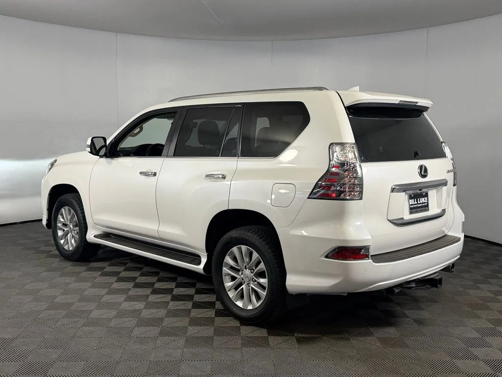 Used 2021  Lexus 460 image 9