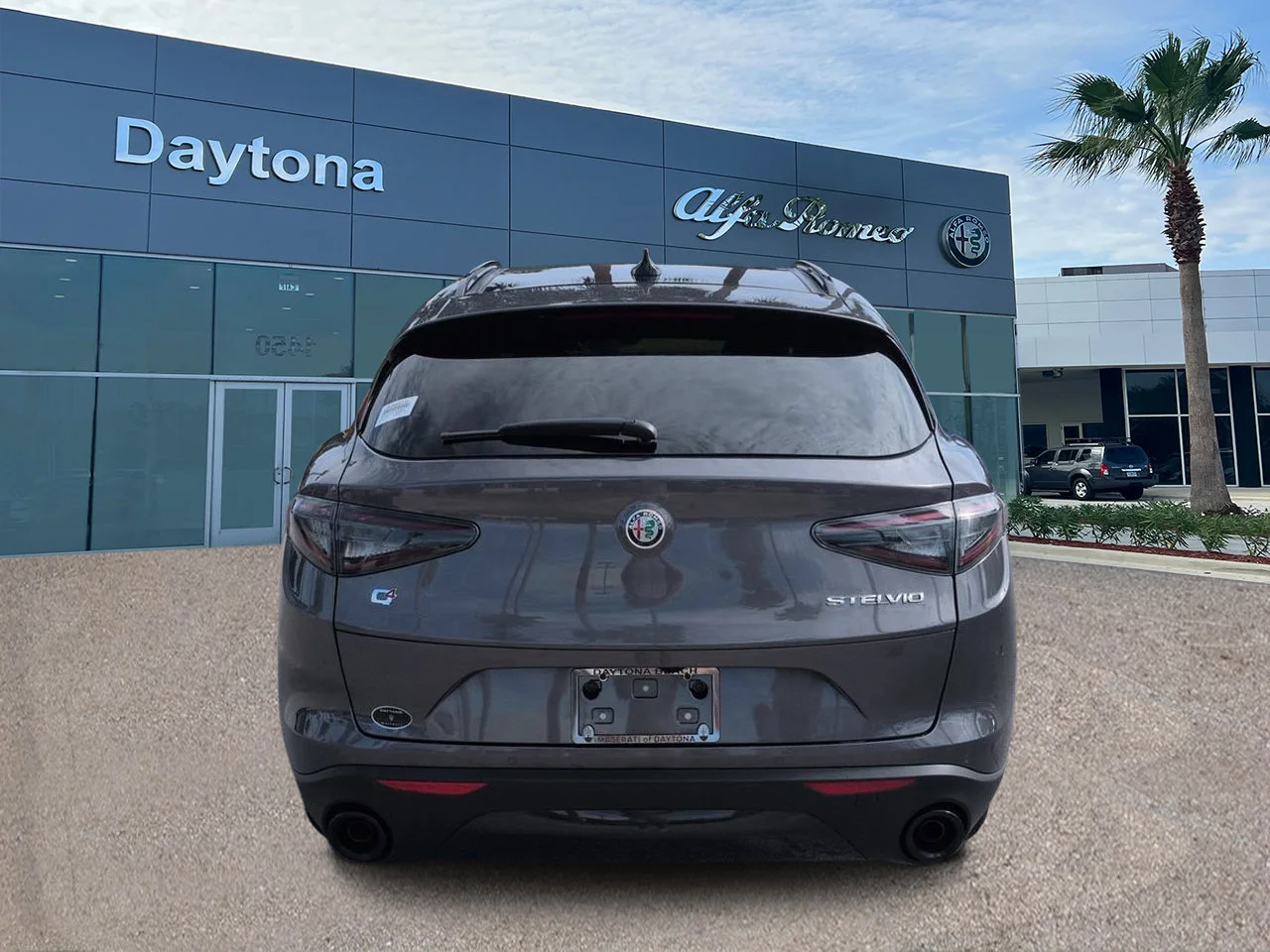 New 2026 Vesuvio Gray Metallic Exterior Paint Alfa Romeo  image 4