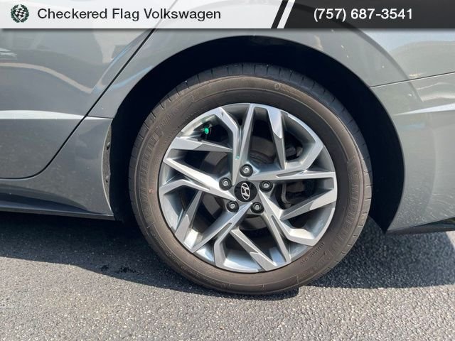 Used 2023 Hampton Gray Hyundai SEL image 7