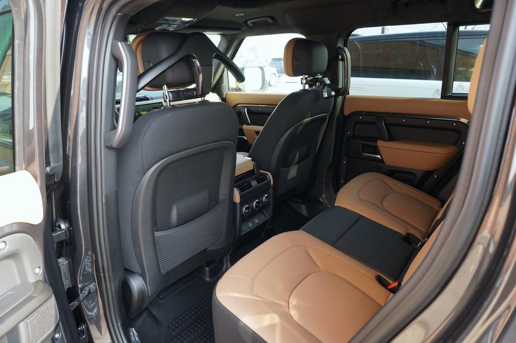 Used 2026 Gray Land Rover V8 image 33