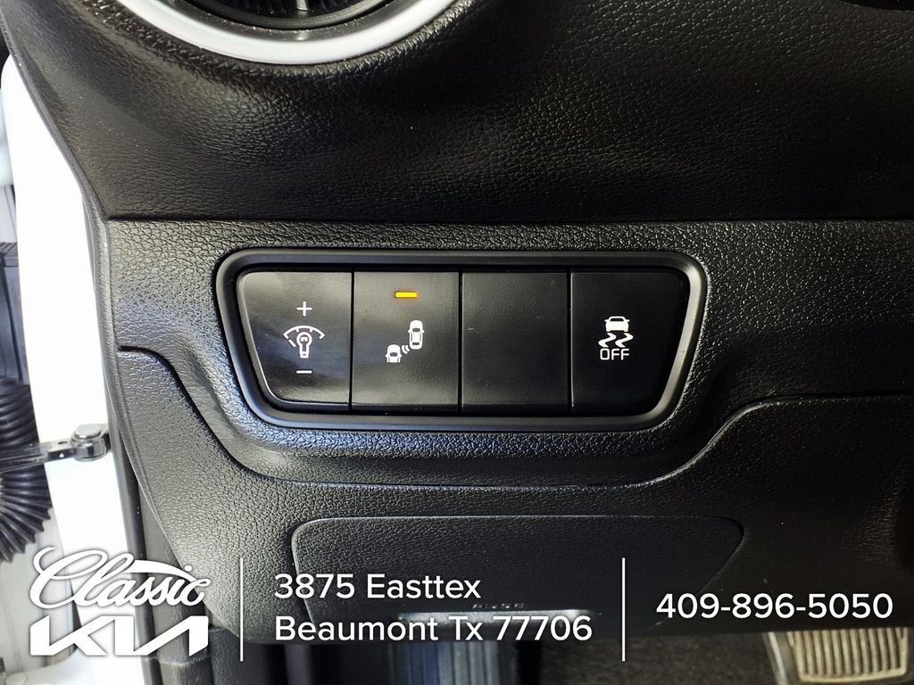 Used 2023 White Kia LXS image 24