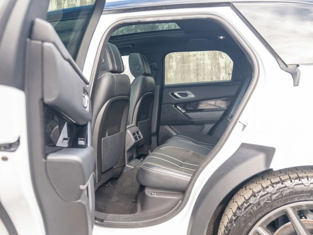 Used 2021 White Land Rover P250 R-Dynamic S image 33