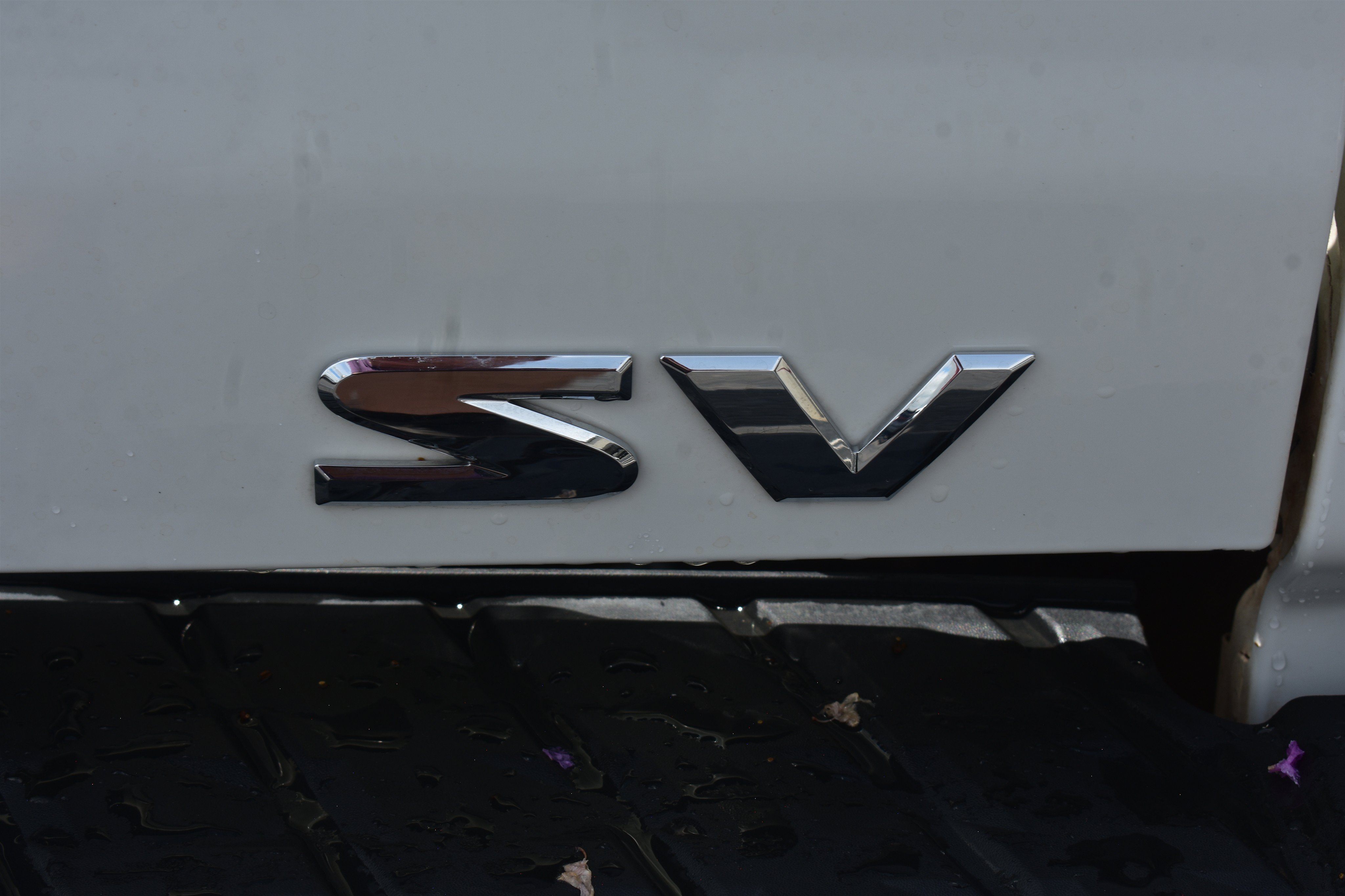 Used 2023 Glacier White Nissan SV image 7