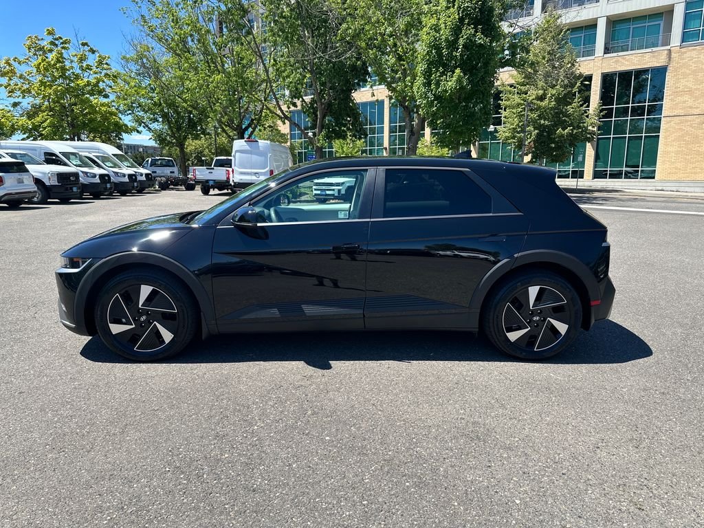 Certified Used 2026 Black Hyundai SEL image 3