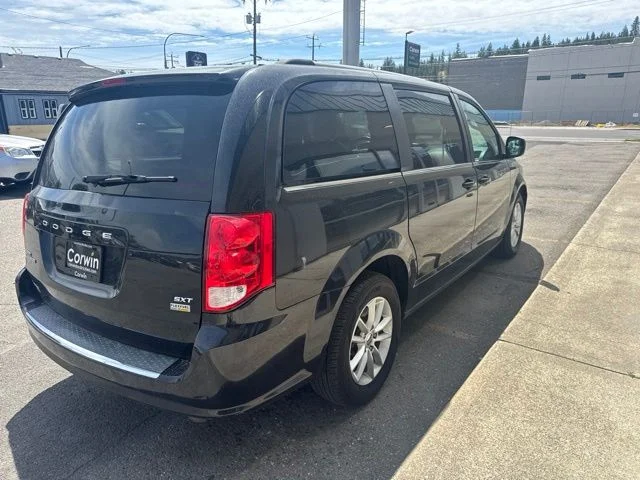 Used 2018 Brilliant Black Crystal Pearlcoat Dodge SXT image 7