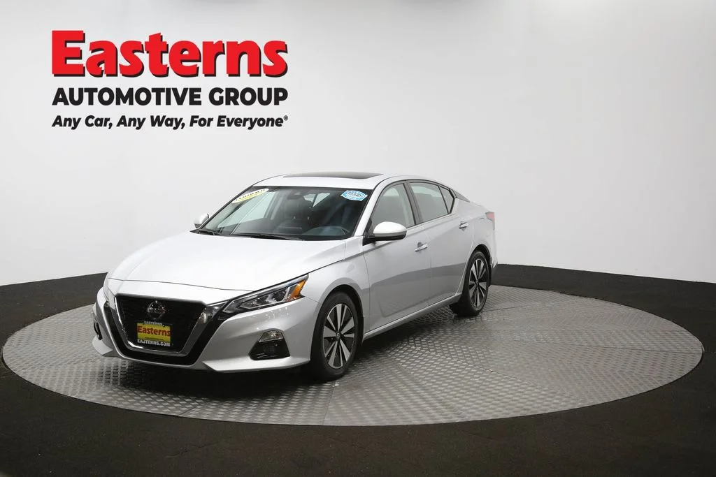 Used 2022 Silver Nissan 2.5 SL image 52
