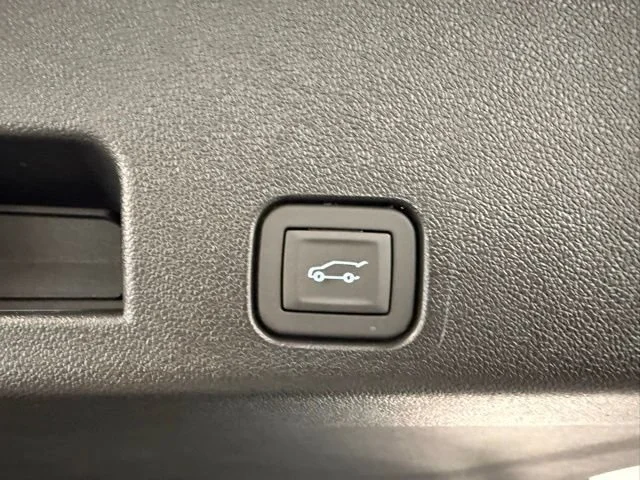 New 2026 Glacier White Tricoat GMC Elevation image 9