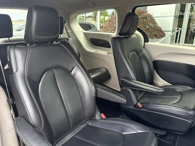 Used 2023 Black Chrysler Touring L image 35