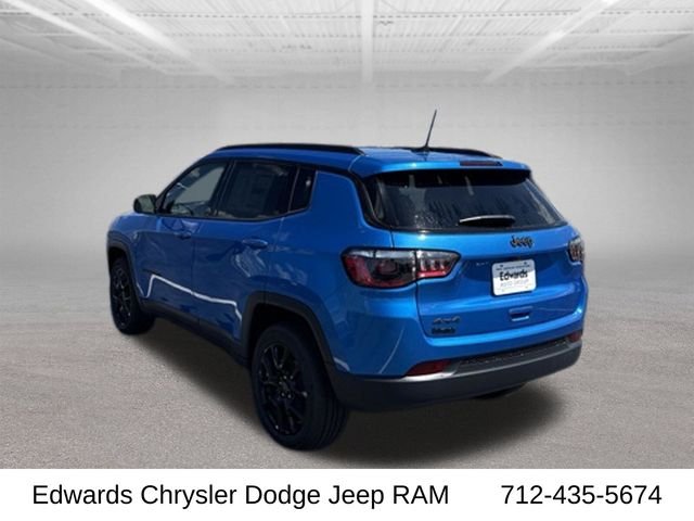 New 2026 Hydro Blue Pearl-Coat Exterior Paint Jeep Latitude image 6