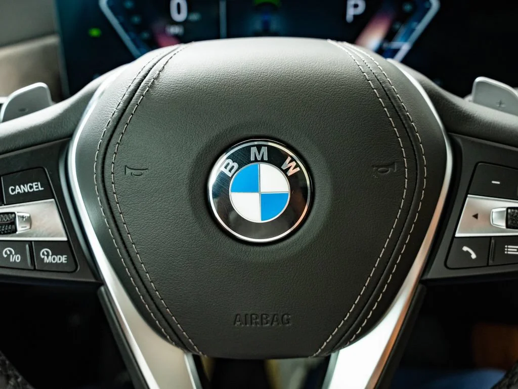 New 2026 Black Sapphire Metallic BMW xDrive40i image 30