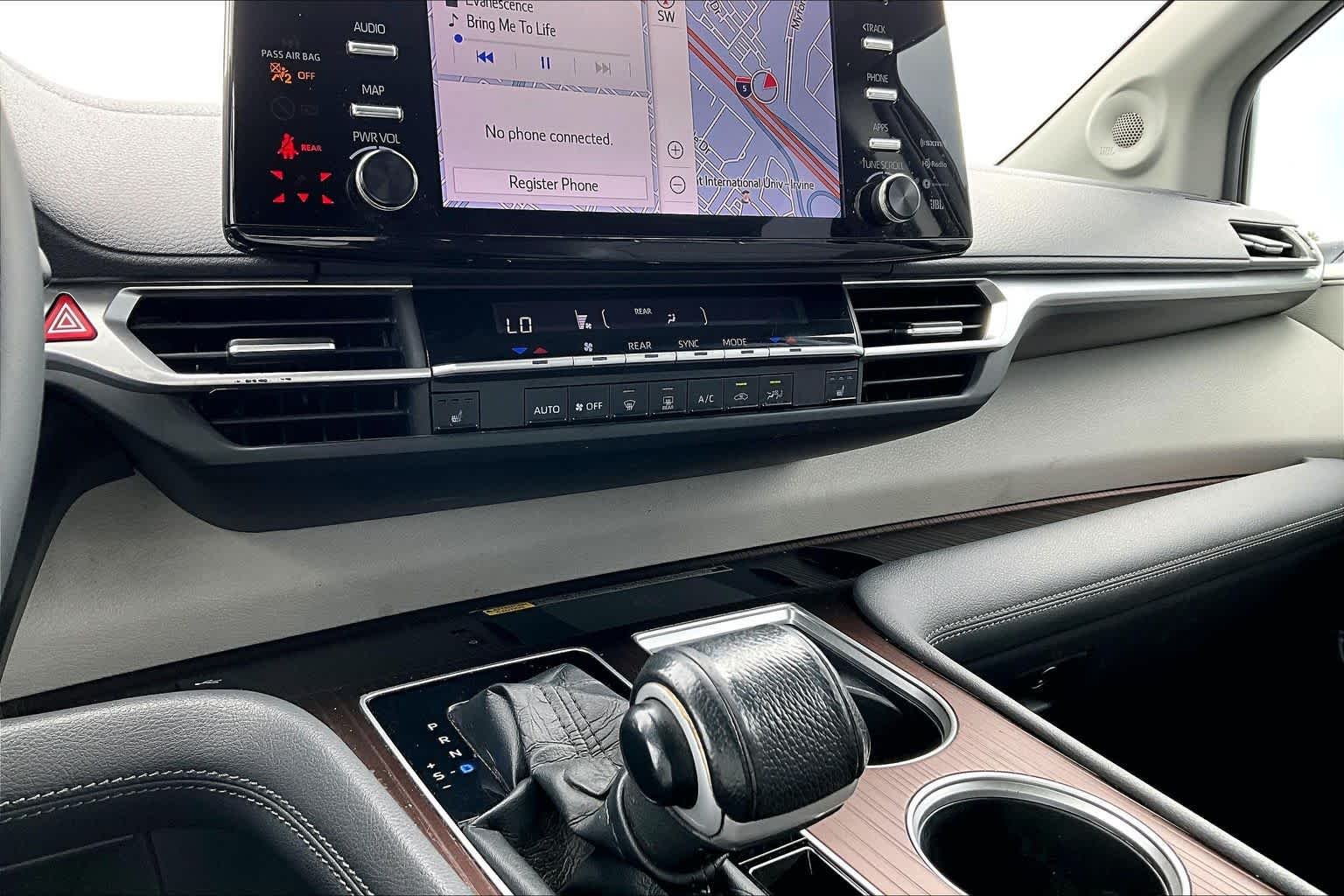Used 2022 Wind Chill Pearl Toyota XLE image 32