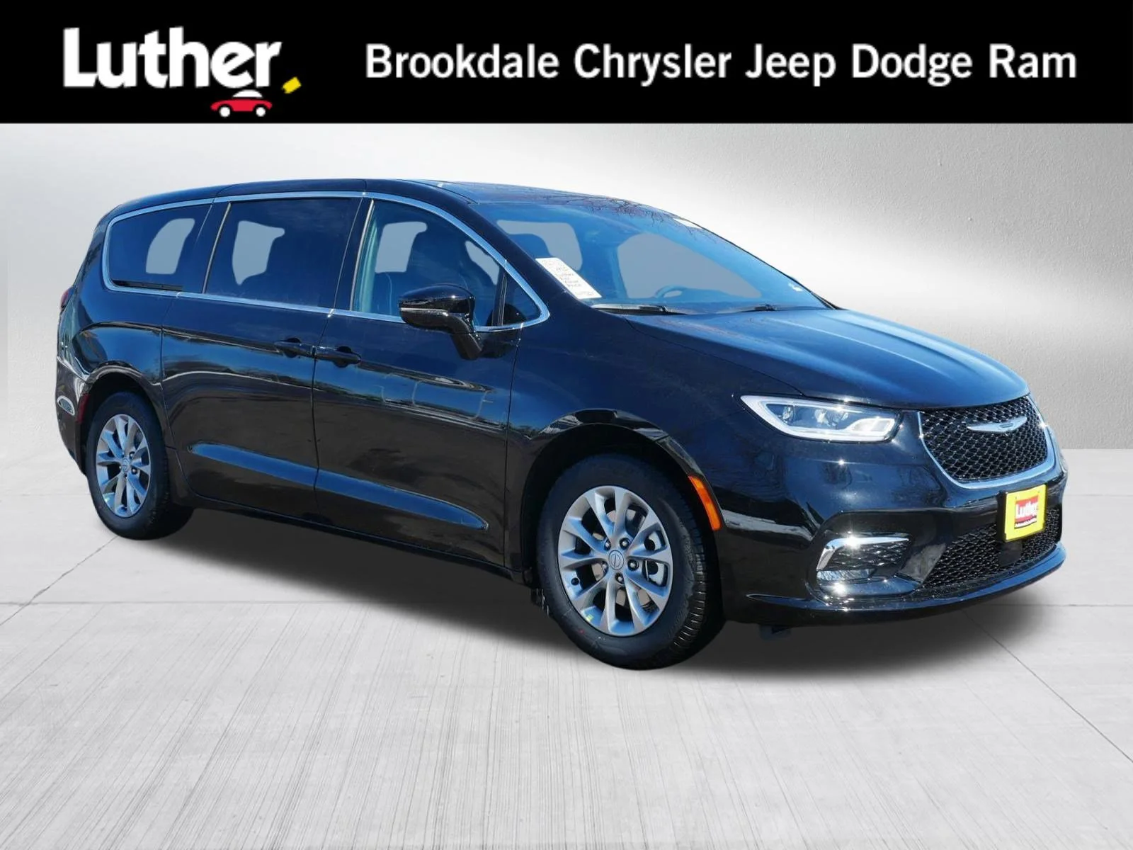 2026 Chrysler Pacifica Limited's photo