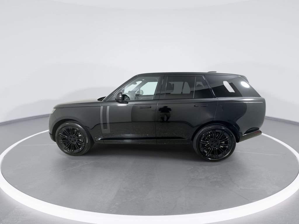 New 2026 SANTORN BLK MET Land Rover SE image 5