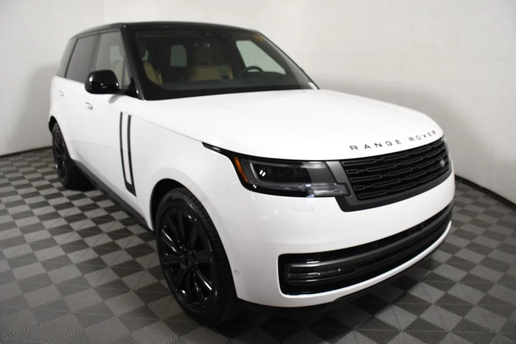 New 2026 Ostuni Pearl Wh Land Rover SE image 9
