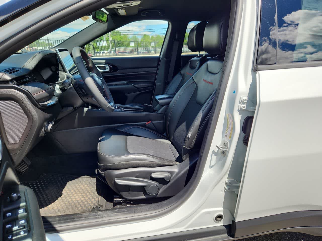 Used 2025 Bright White Clearcoat Jeep Trailhawk image 15