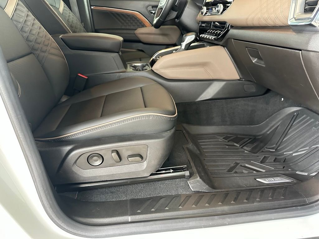 Used 2023 White GMC Denali image 37