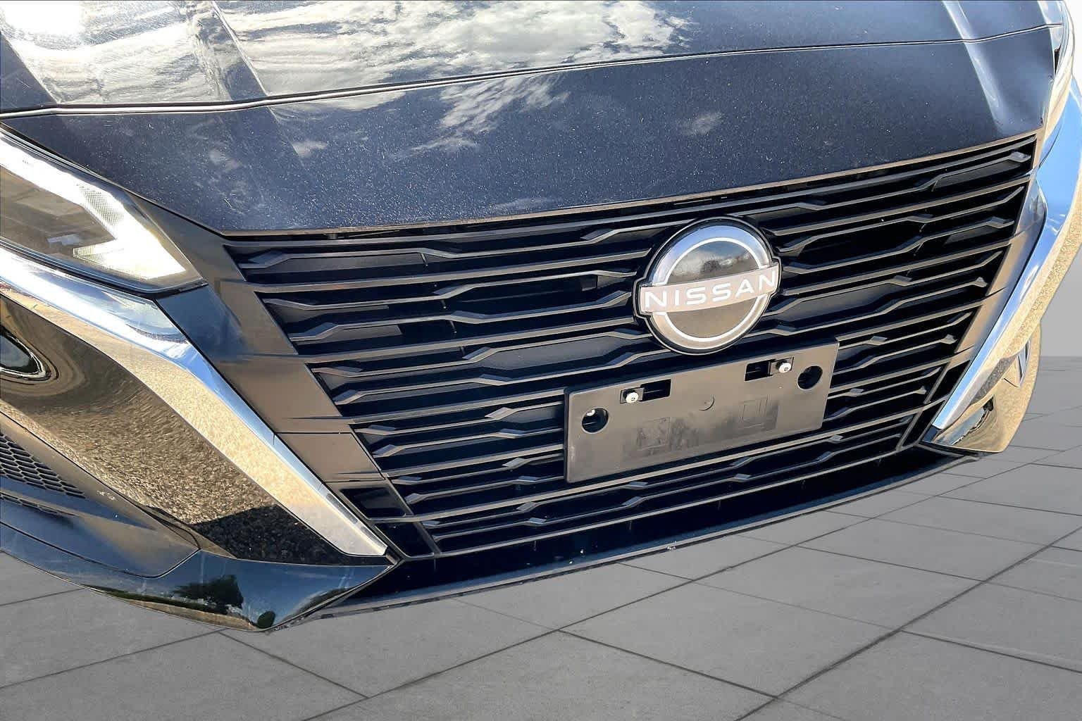 Used 2025 Super Black Nissan SV image 28