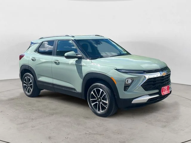 Used 2025 Green Chevrolet LT image 7