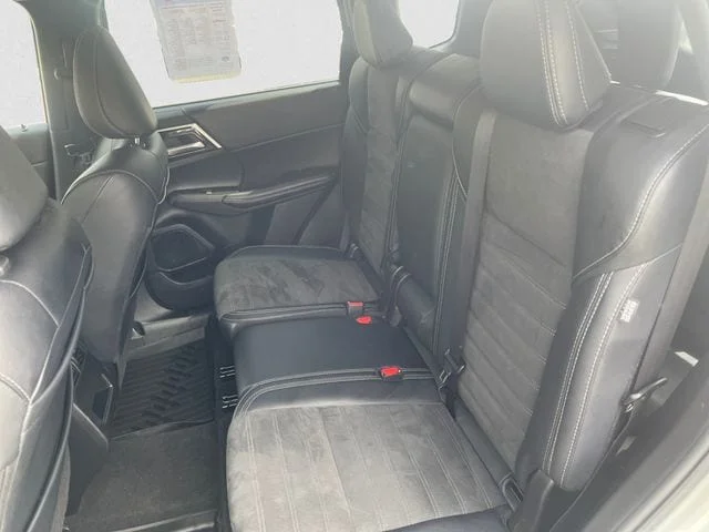 Used 2024 Silver Mitsubishi SE Black Edition image 13
