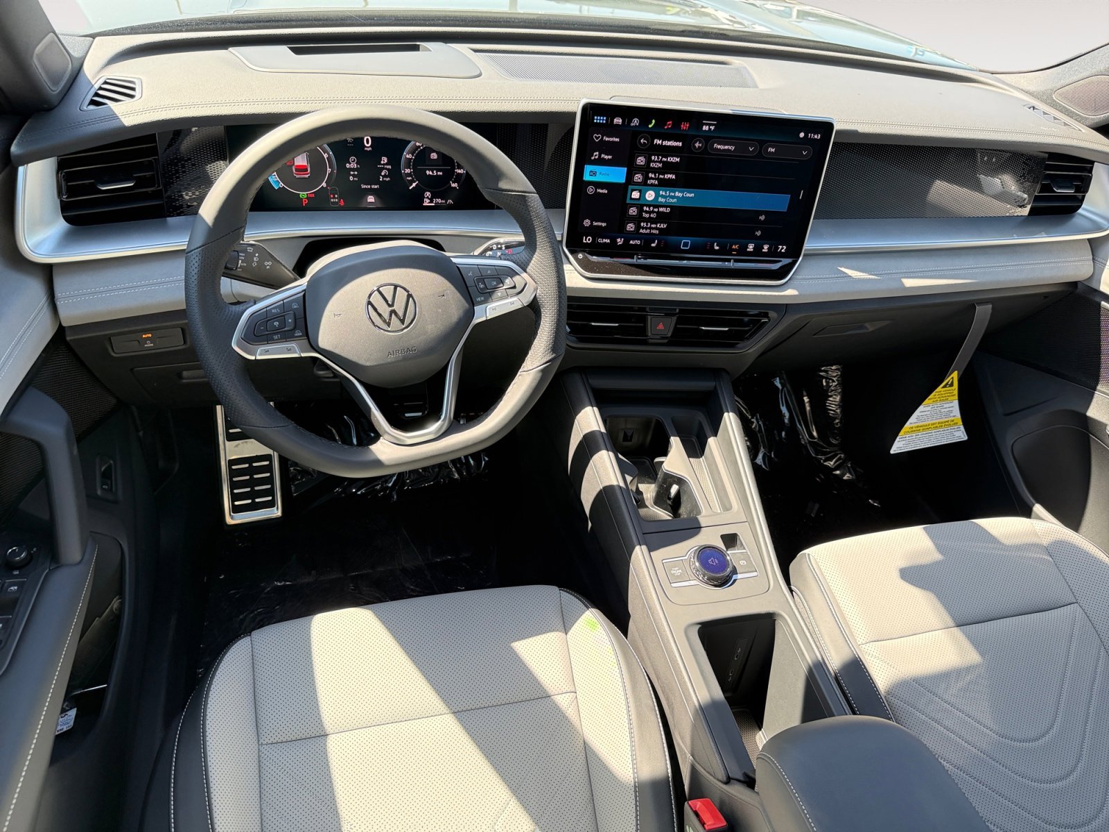 New 2026 Avocado Green W/Deep Black Roof Volkswagen SE R-Line Black image 15