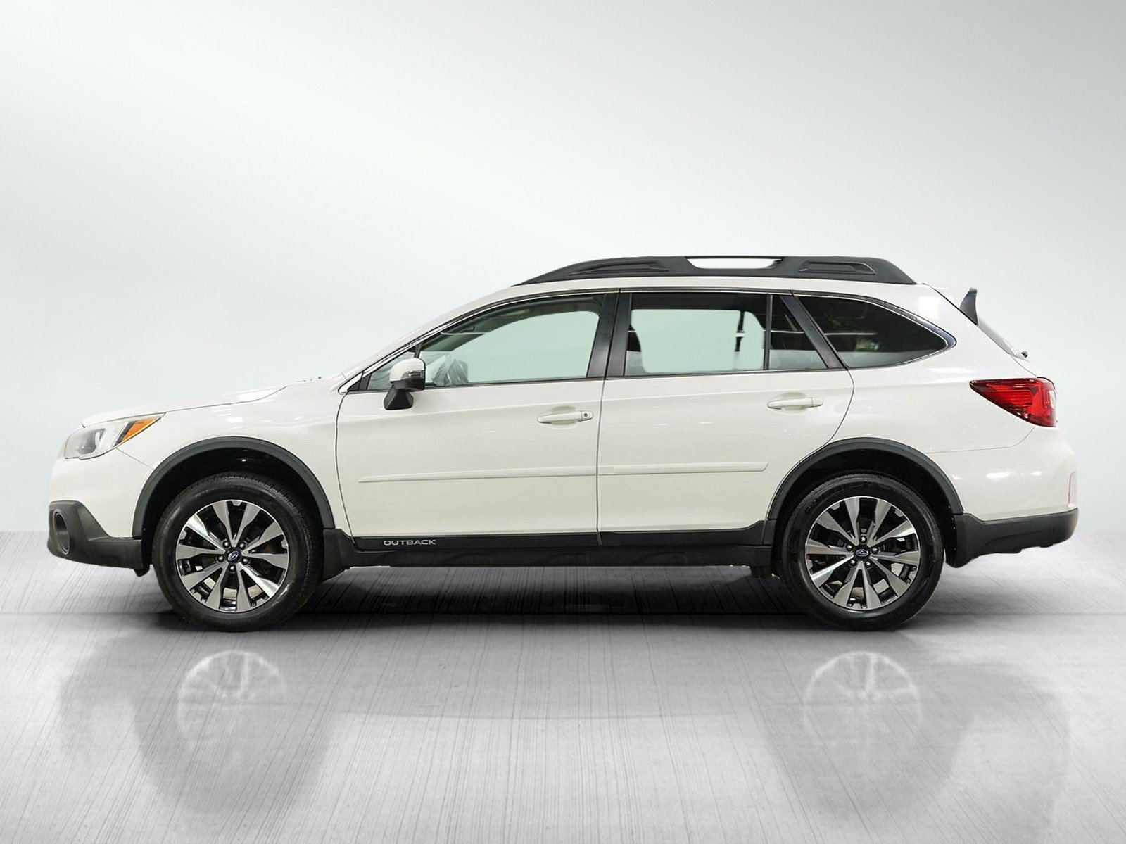 Used 2015 Crystal White Pearl Subaru 2.5i image 2