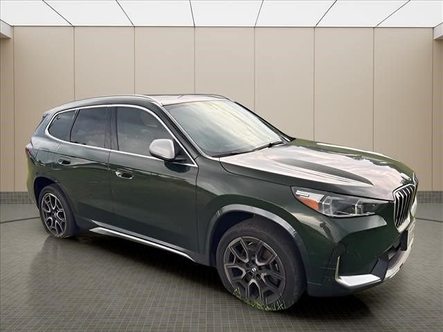 Used 2024 Green BMW xDrive28i image 19