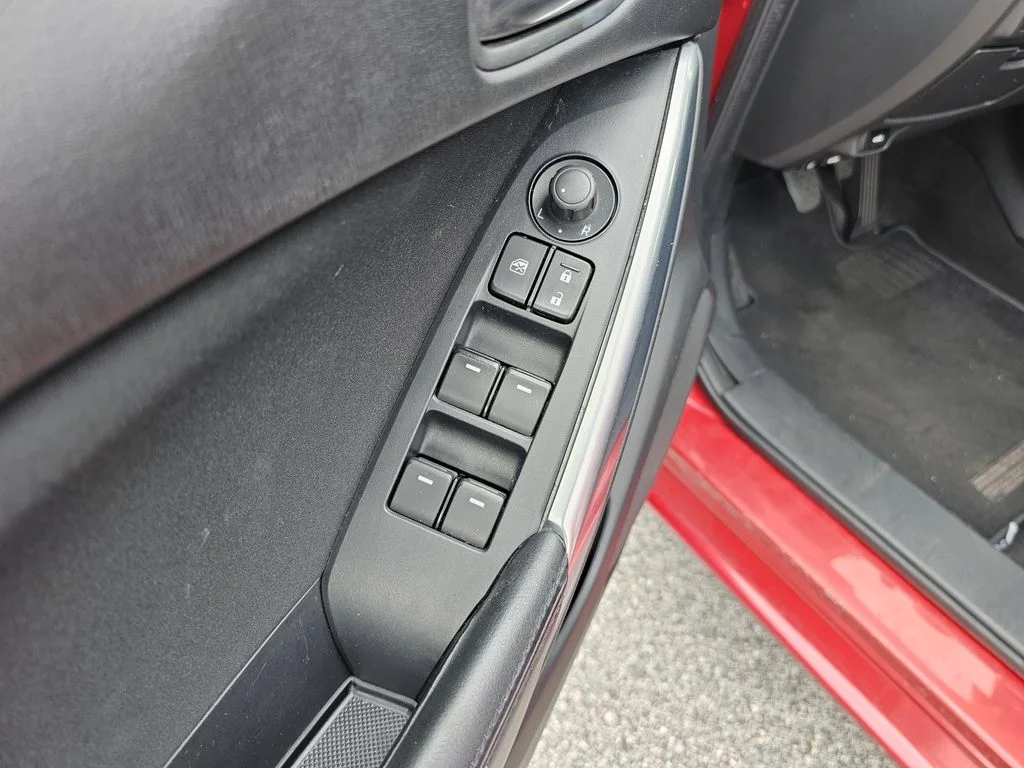 Used 2015 Red Mazda i Sport image 16