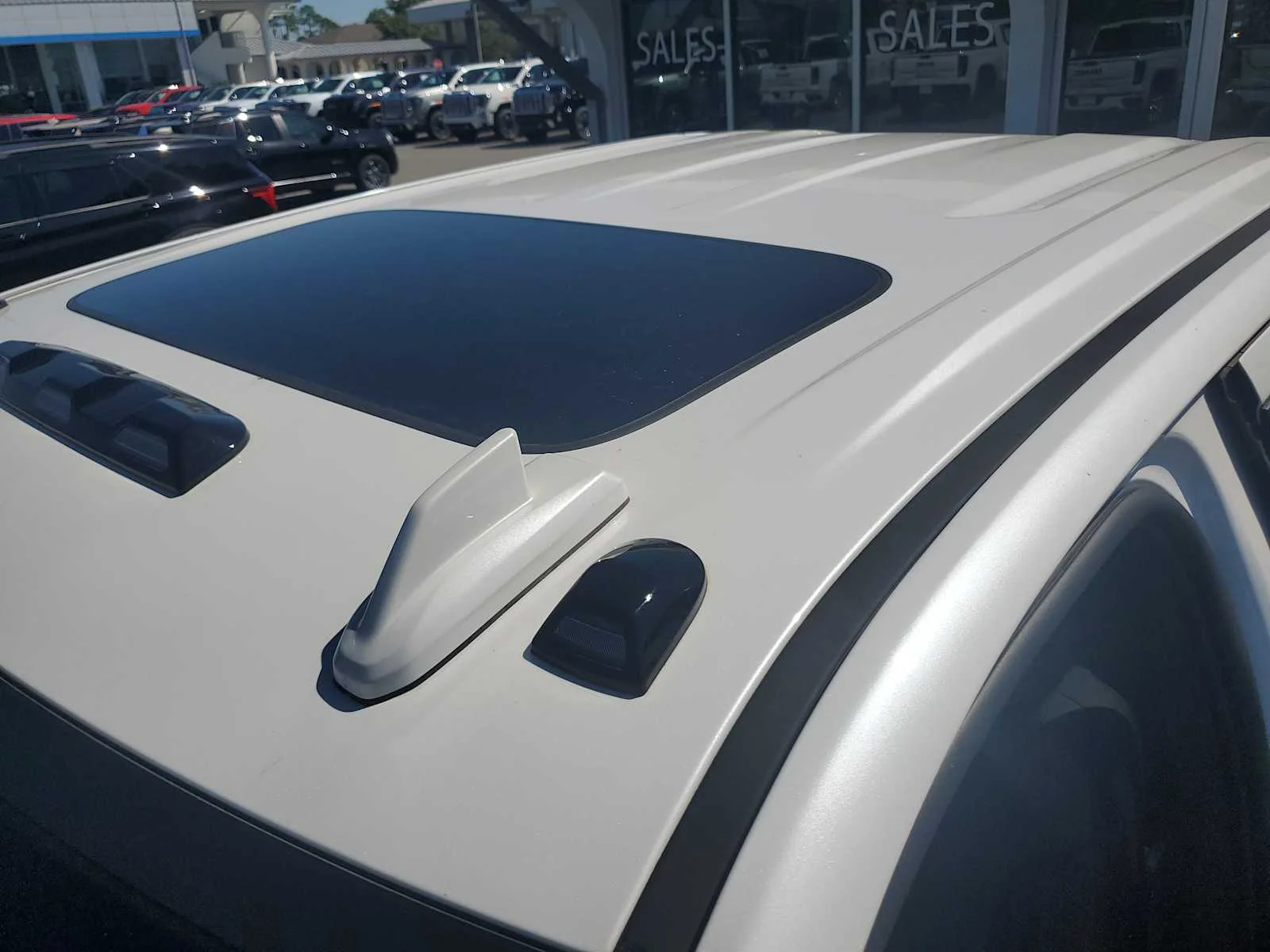 Used 2022 WHITE FROST TRICOAT GMC Denali image 16