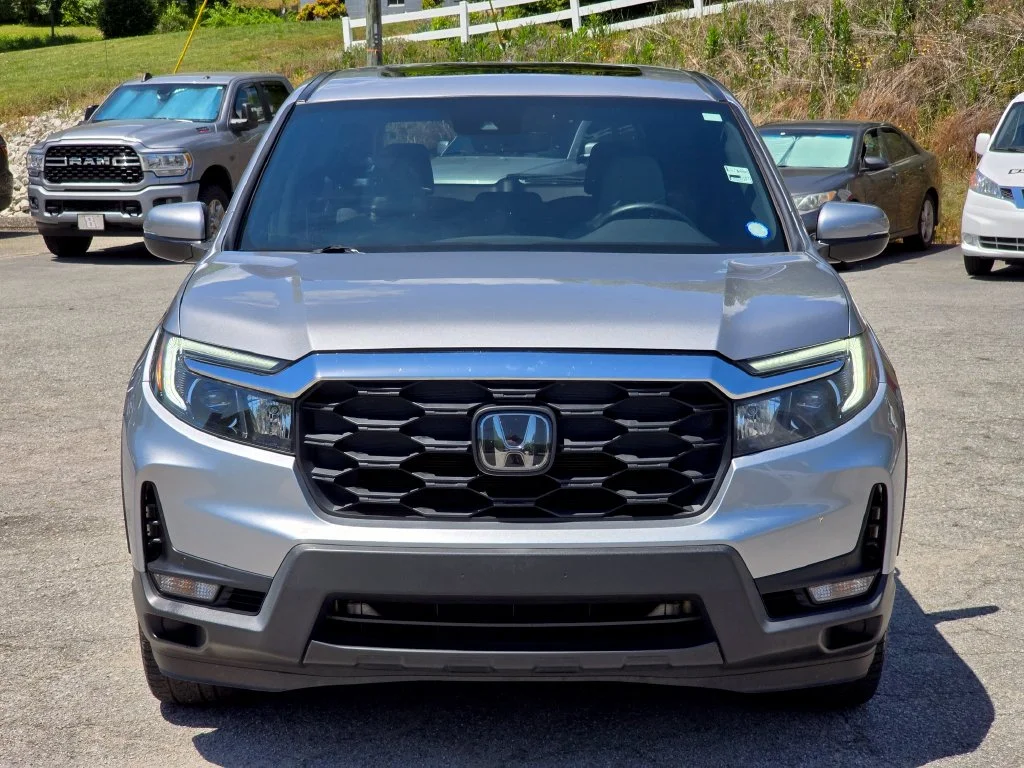 Used 2023 Silver Honda EX-L image 17