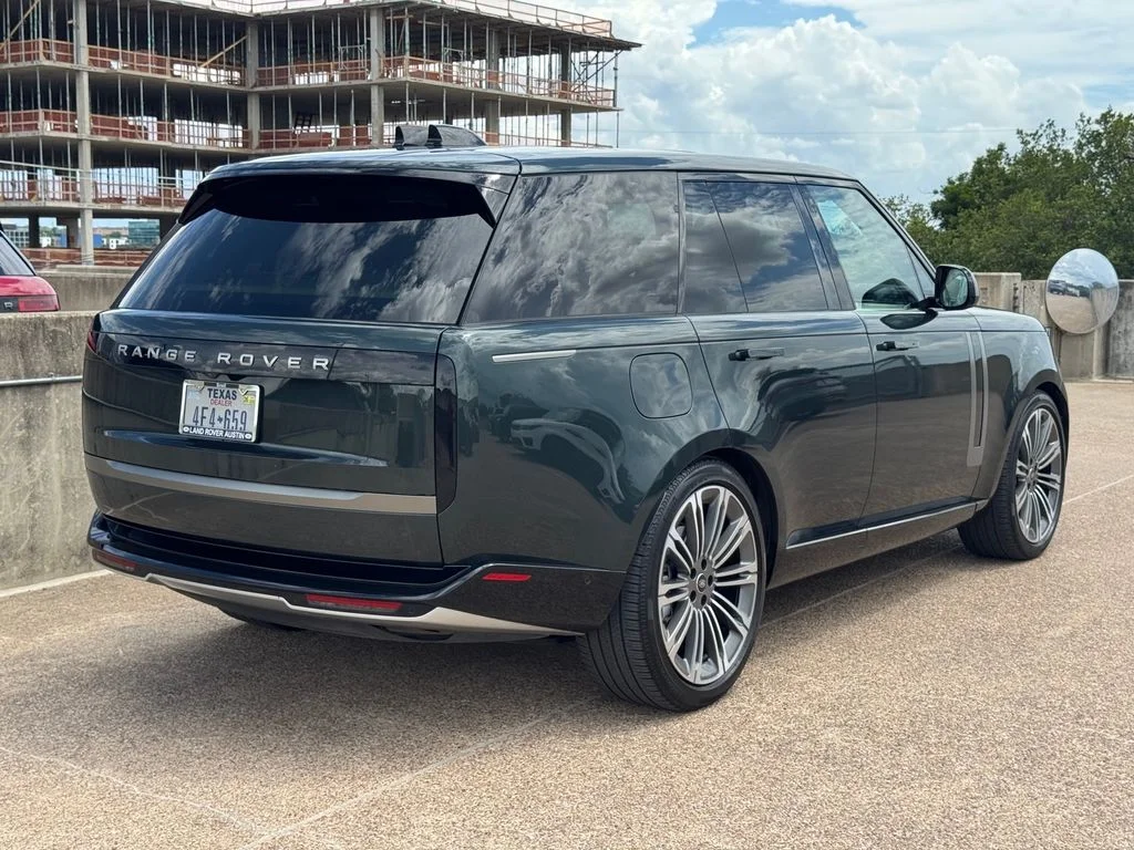 Used 2025 Belgravia Green Metallic Land Rover SE image 8