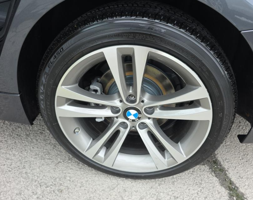 Used 2019 Gray BMW 330i xDrive image 11