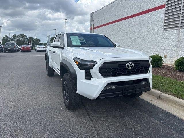 2025 Toyota Tacoma SR5 4x4 Double Cab's photo