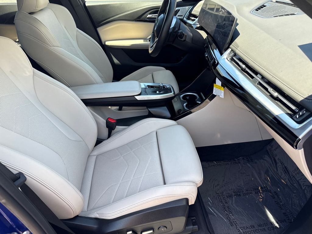 Used 2025 Blue BMW xDrive28i image 13