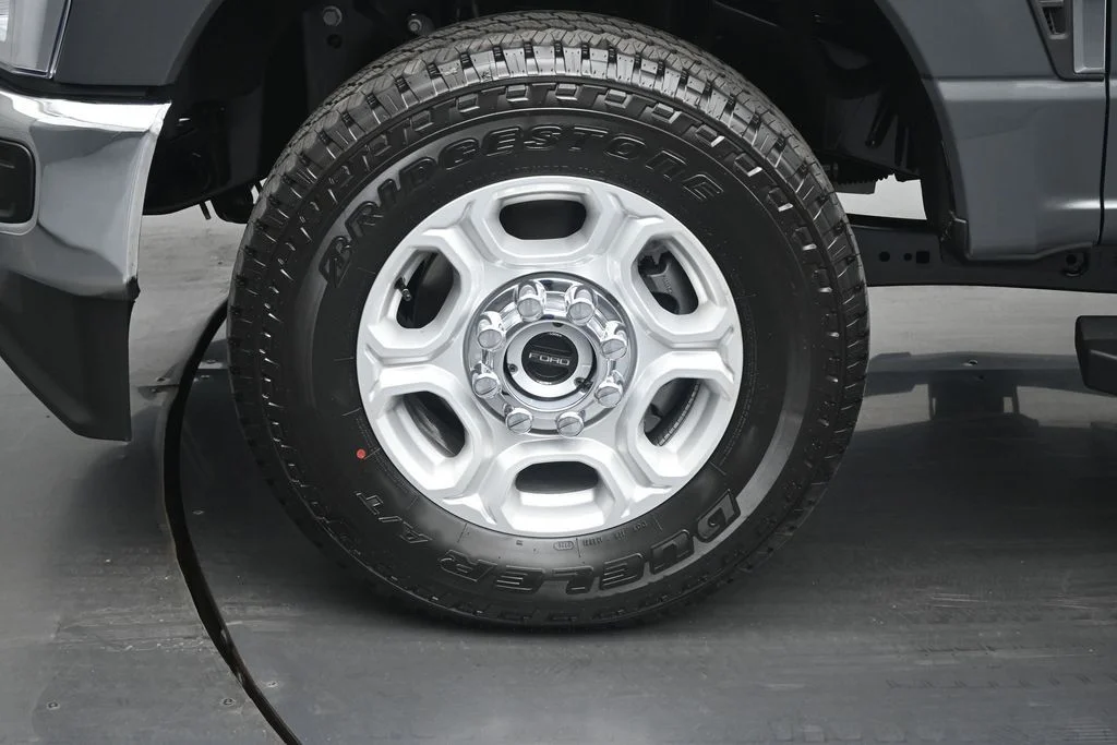 New 2026 Carbonized Gray Metallic Ford XLT image 21