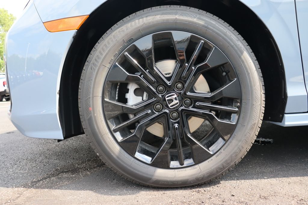 New 2026 Sonic Gray Pearl Honda Sport-L image 10