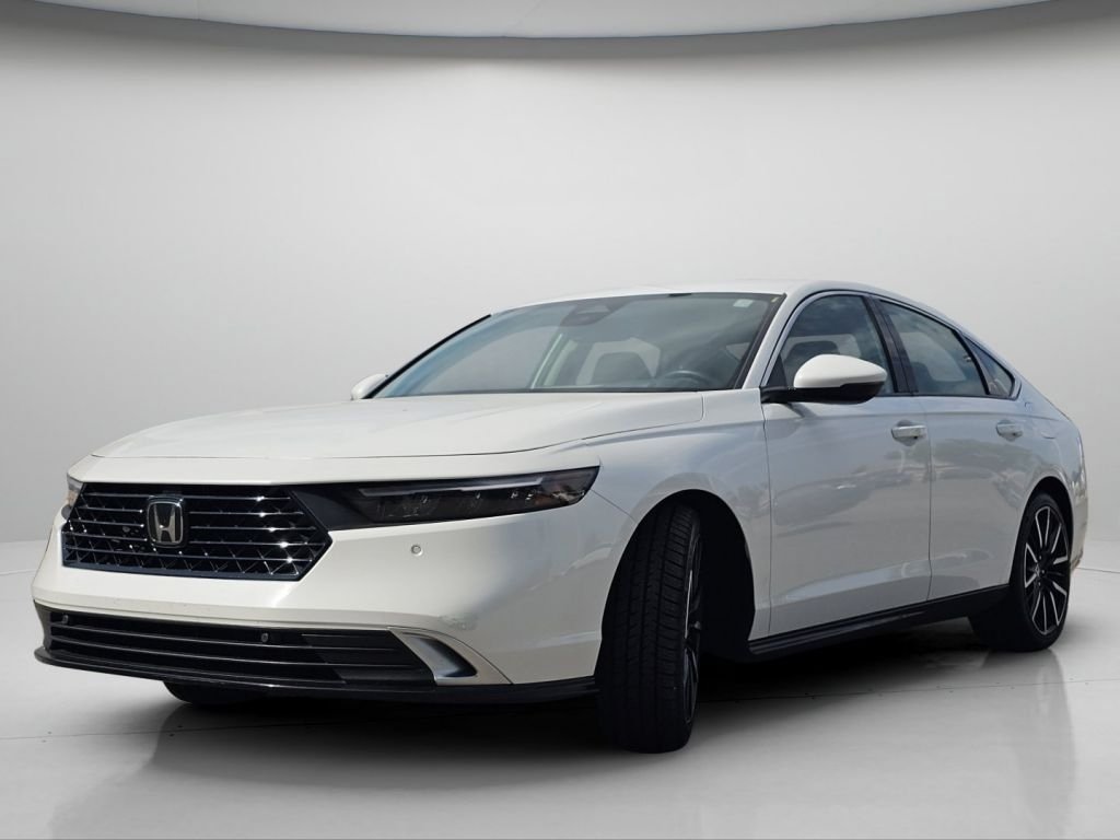 Certified Used 2025 White Honda Touring image 24