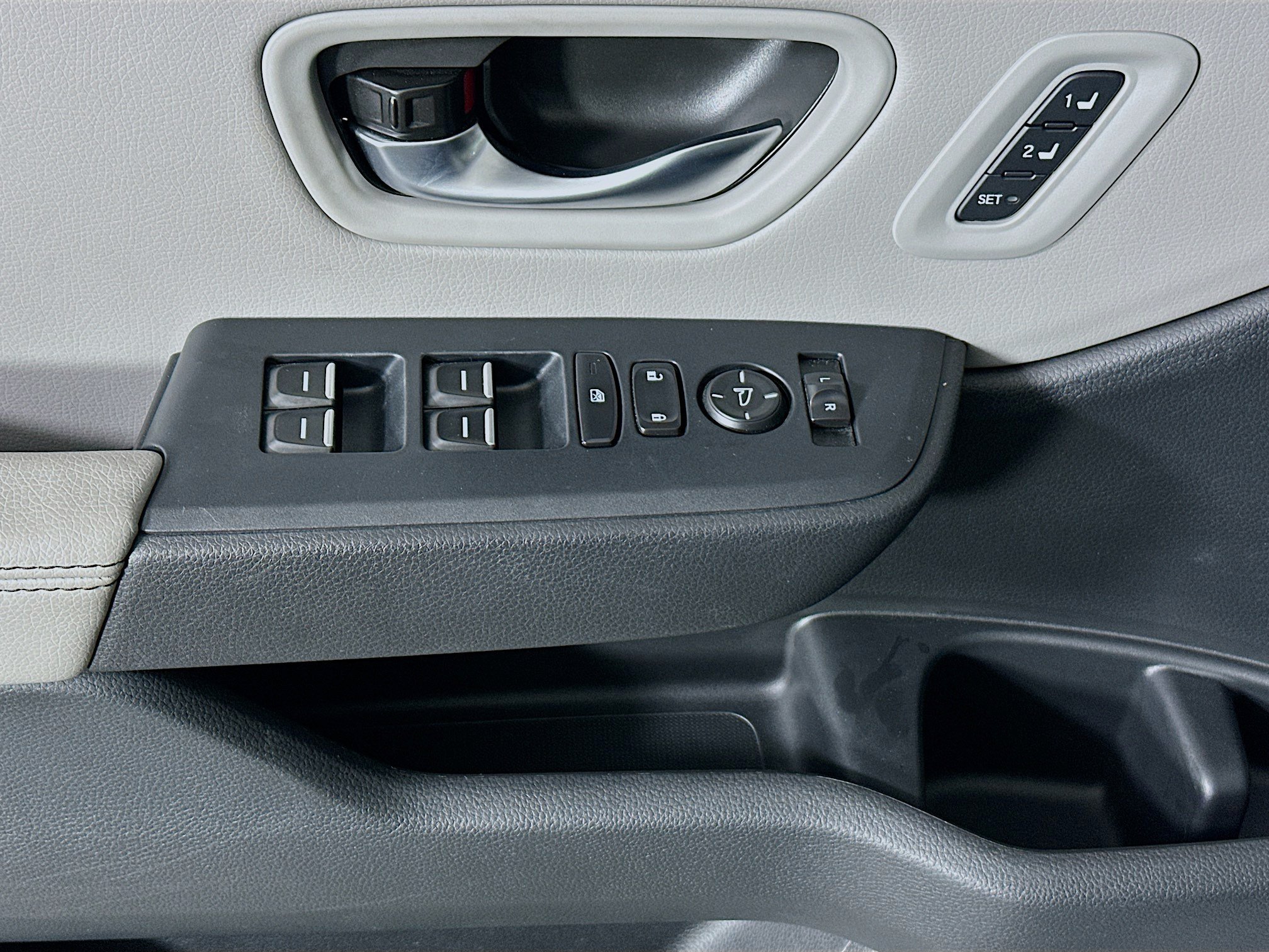 Used 2025 Silver Honda EX-L image 14