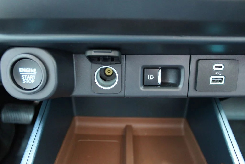 Used 2024  Ford Lariat image 26