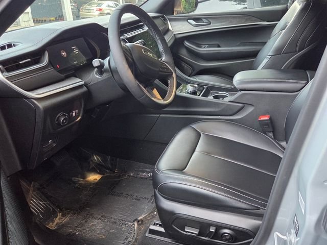 Used 2025 Silver Jeep Limited image 7