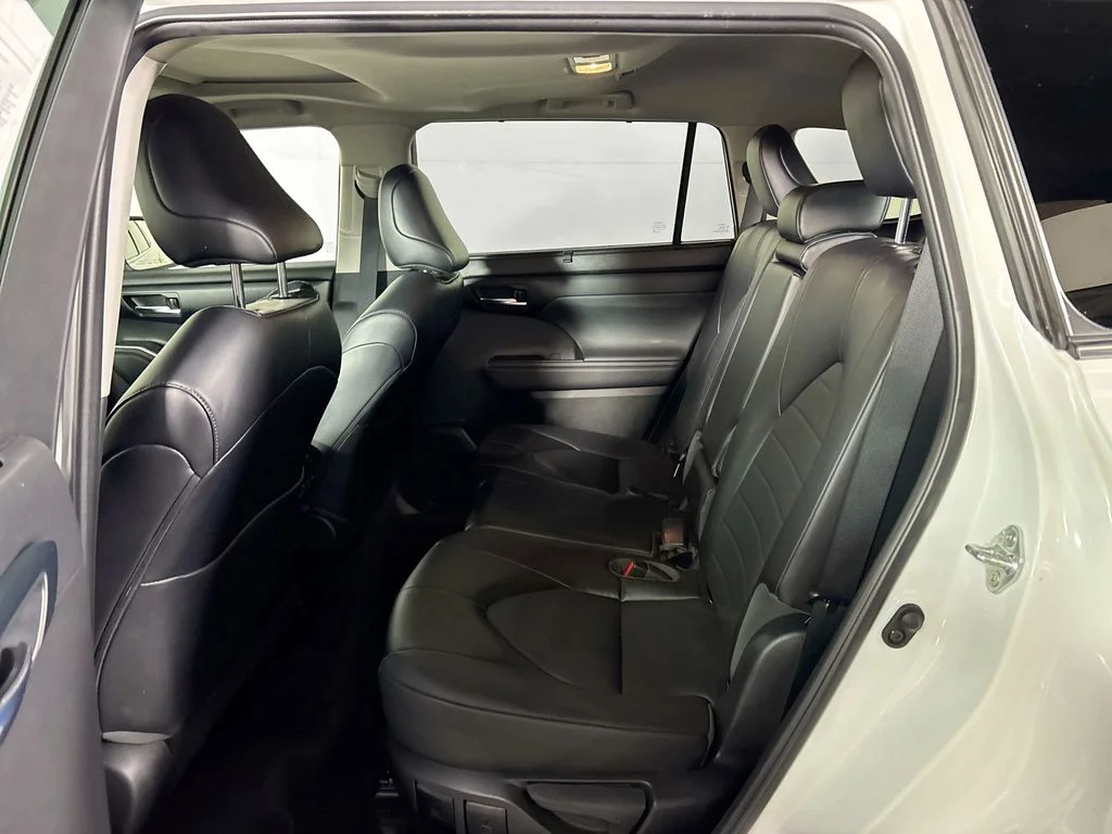 Used 2022 Beige Toyota XLE image 20