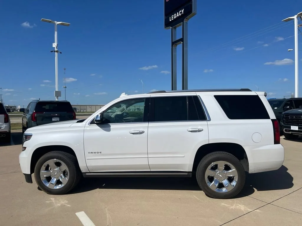Used 2019 IRIDESCENT PEARL TRICOAT Chevrolet Premier image 3