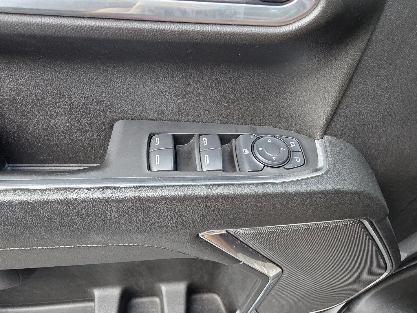 Used 2025 Sterling Gray Metallic Chevrolet LT image 25