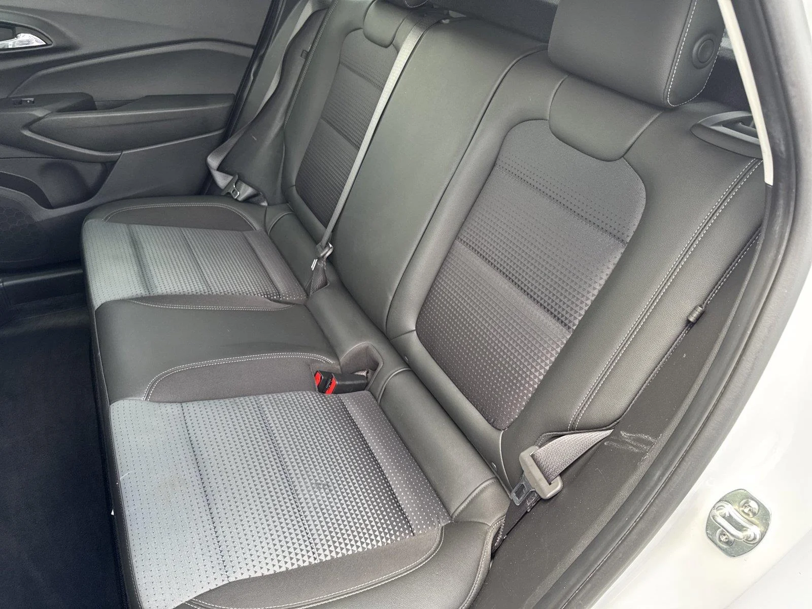 Used 2025 Summit White Chevrolet LT image 30