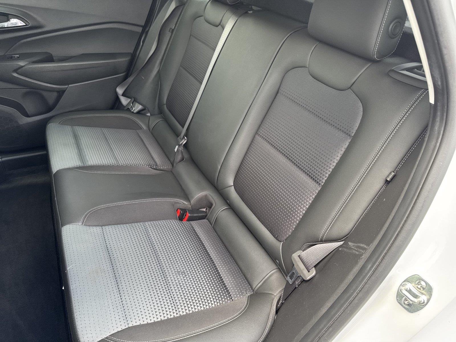 Used 2025 Summit White Chevrolet LT image 30