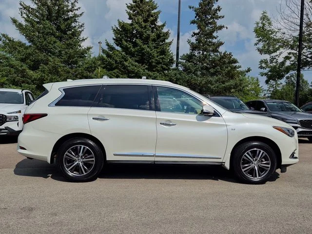 Used 2017 White INFINITI Base image 8