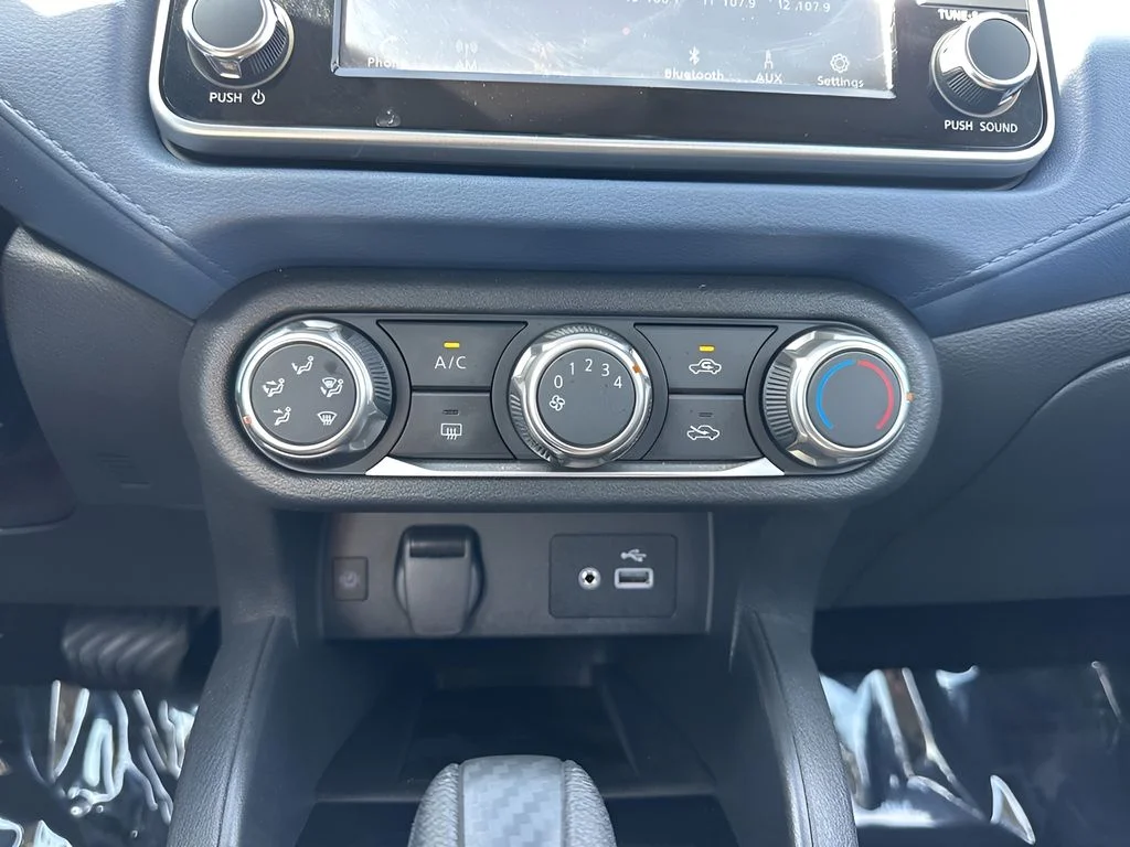 Used 2025 Silver Nissan 1.6 SV image 18