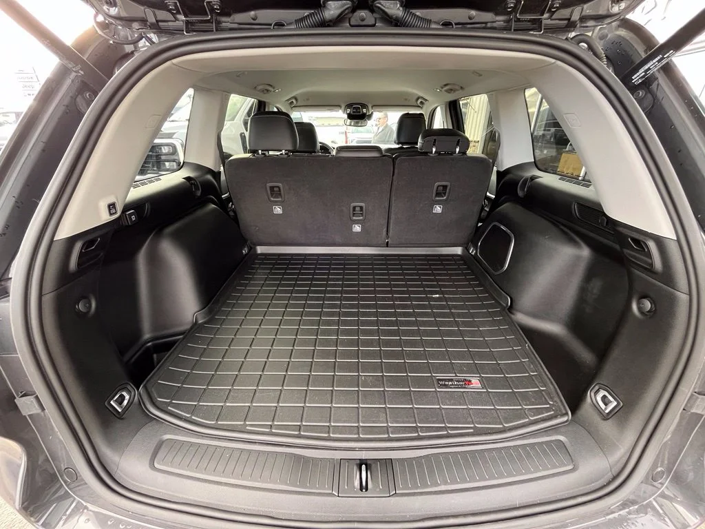 Used 2022 Gray Jeep Limited image 16